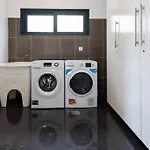 Luxury Haven: Heated Pool, Ac & Sun