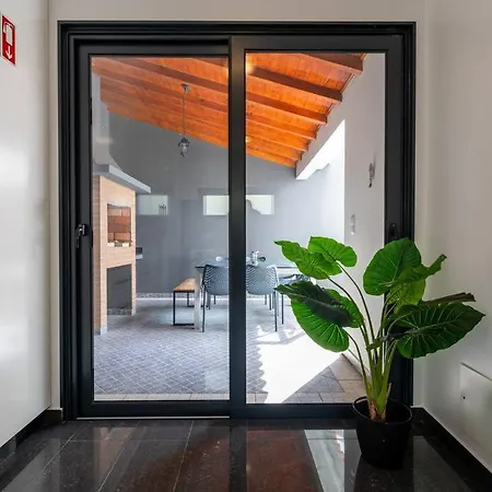 Villa Luxury Haven: Heated Pool, Ac & Sun