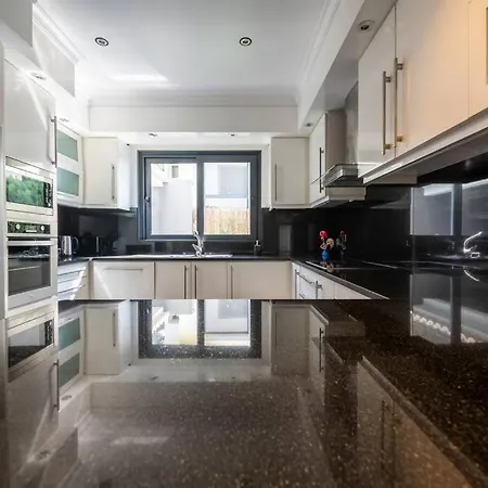 Luxury Haven: Heated Pool, Ac & Sun *