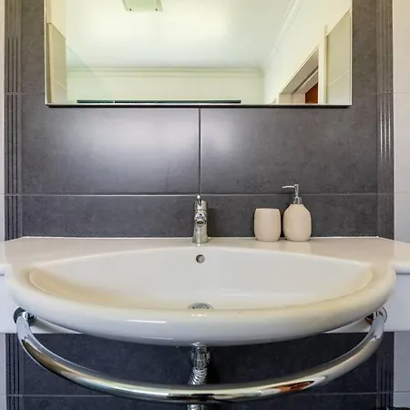 Luxury Haven: Heated Pool, Ac & Sun Villa