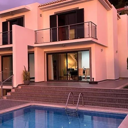 Luxury Haven: Heated Pool, Ac & Sun *