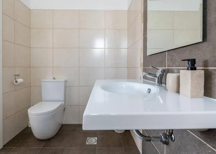 Villa Luxury Haven: Heated Pool, Ac & Sun