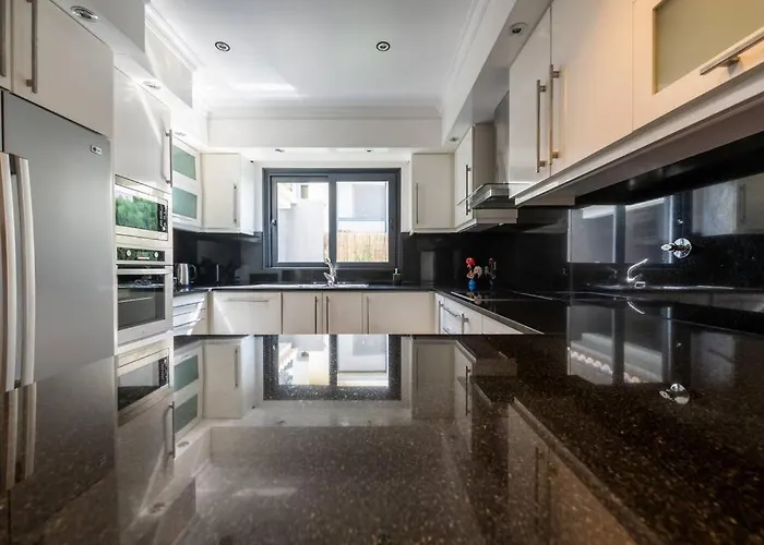 Luxury Haven: Heated Pool, Ac & Sun *