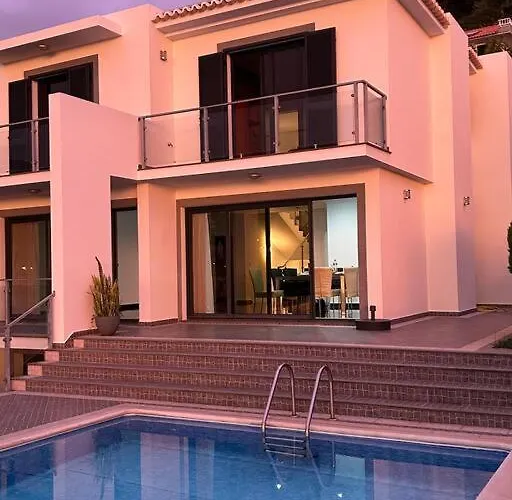 Luxury Haven: Heated Pool, Ac & Sun *