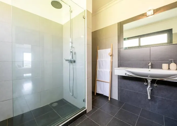 Luxury Haven: Heated Pool, Ac & Sun