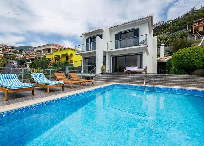 Villa Luxury Haven: Heated Pool, Ac & Sun *